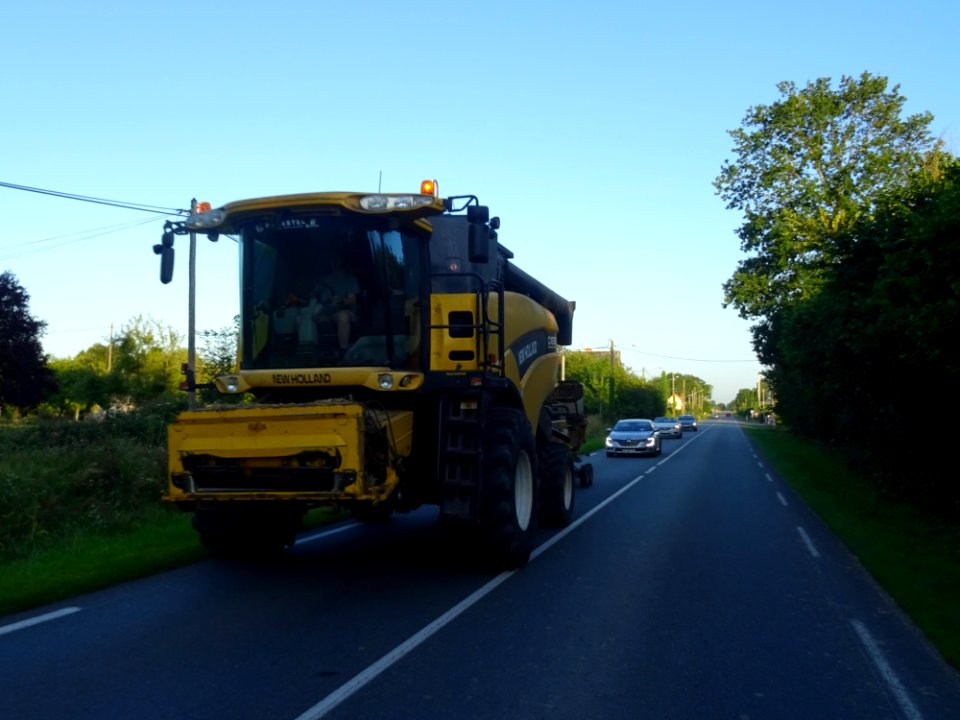 Machine agricole New Holland, Le Mesnil, commune de St Pie… 