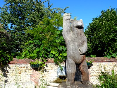 Statue en bois d'un ours, Blangy-le-Château, Calvados 