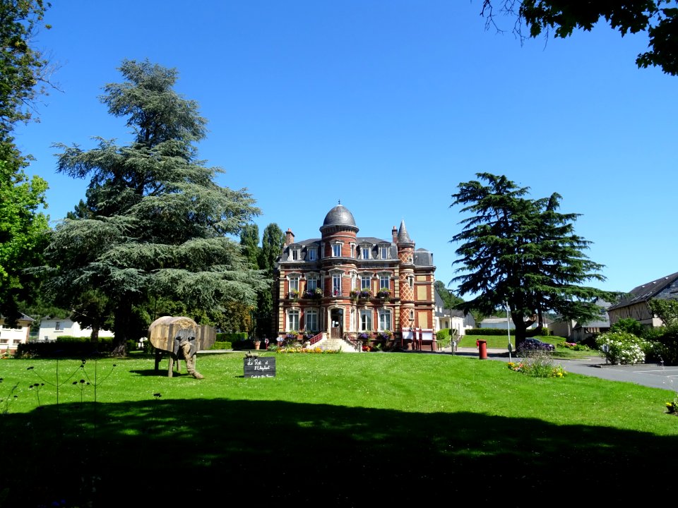 L' Hôtel de ville, Brionne, Eure 