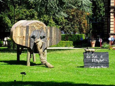 Le Rat et l'Eléphant, devant l'Hôtel de ville, Brionne, Eu… 