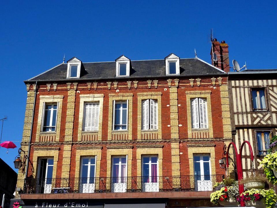 Immeuble en brique, Cormeilles, Eure 
