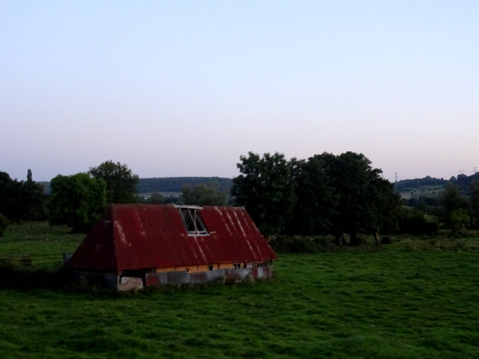 Vieille grange en ruines, Corneville-sur-Risle, Eure 