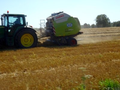 Travaux des champs, entre Saint-Benoît-des-Ombres et Saint… 