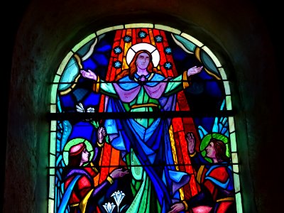 Vitrail, église Saint-Benoît, Saint-Benoît-des-Ombres, Cal… 