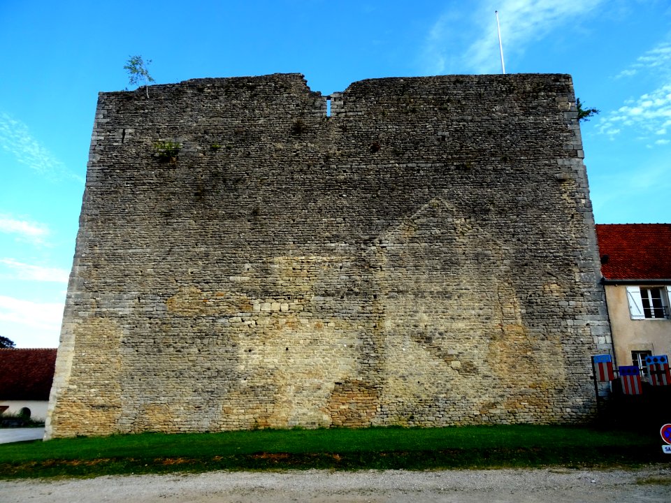 Le donjon du XIème siècle, Salives, Côte-d'Or 