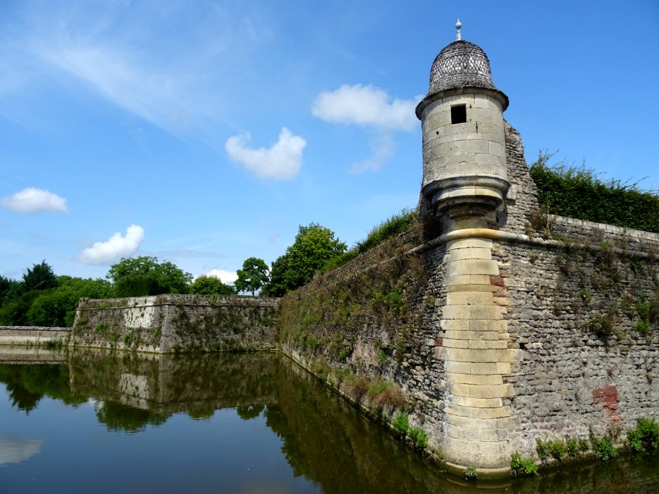 Douve du château d'Epoisse, Epoisse, Côte-d'Or 