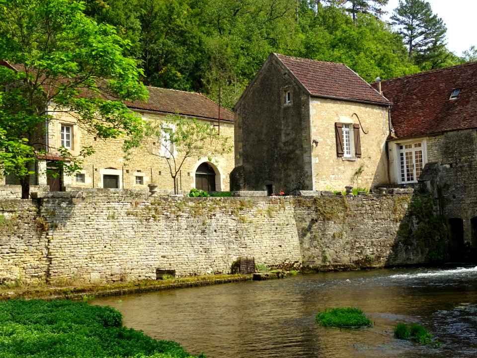 Au bord du Serein, Noyers-sur-Serein, Yonne 