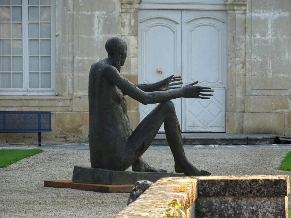 Statue en bronze de Marc Petit, dans l'abbaye-Auberive, Au… 