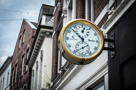 Clock face time indicating dial photo
