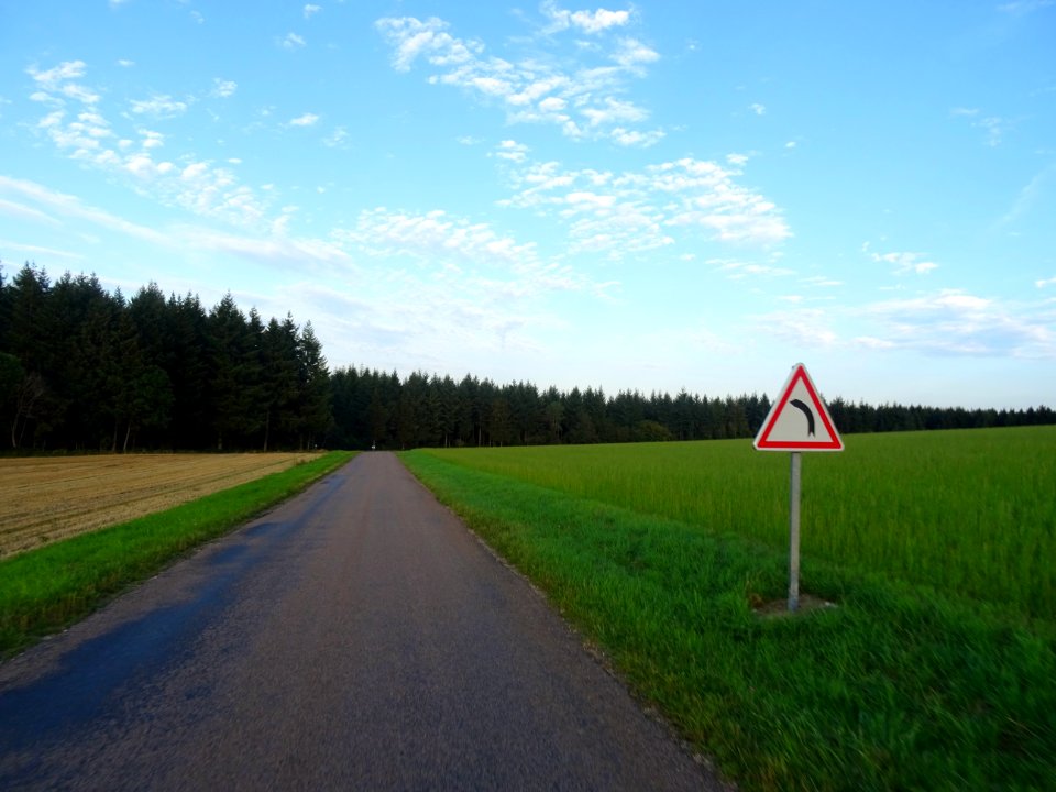 Sur une petite route entre Santenoge et Auberive, Haute-Ma… 