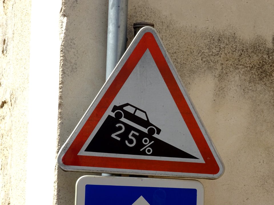 Panneau routier Pente à 25%, Alise-Sainte-Reine, Côte-d'Or… 