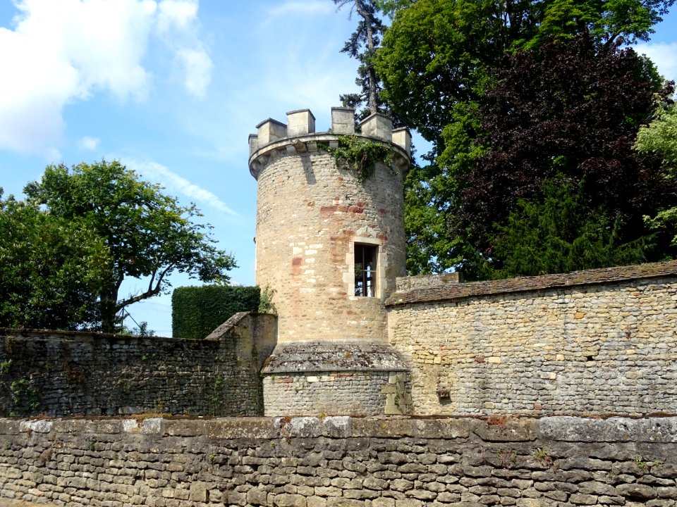 Rempart du château d'Epoisse, Epoisse, Côte-d'Or 