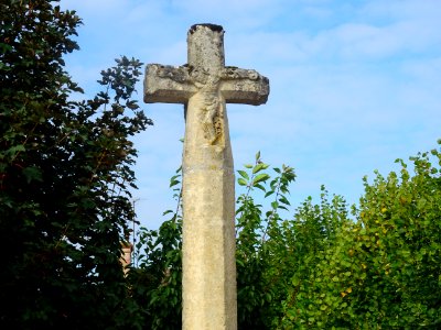 Crucifix en pierre, hameau de Vassy, commune d'Etaules, Yo… 