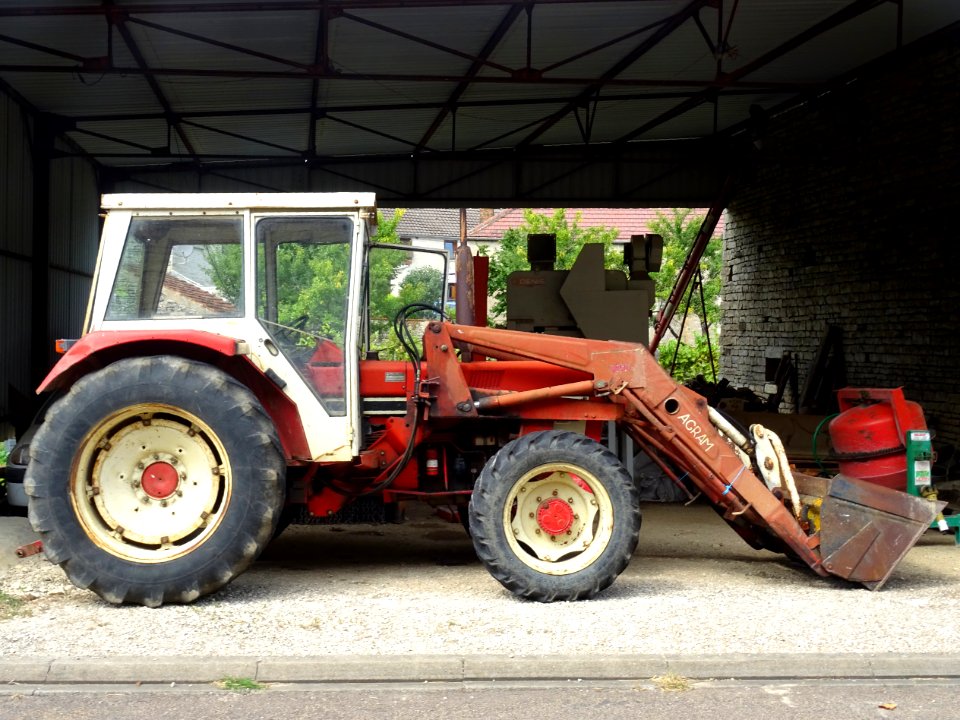 Tracteur, Moulins-en-Tonnerrois, Yonne 