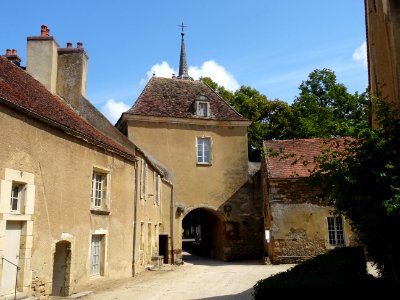 Maisons ... dans l'enceinte du château d'Epoisse, Epoisse,… 