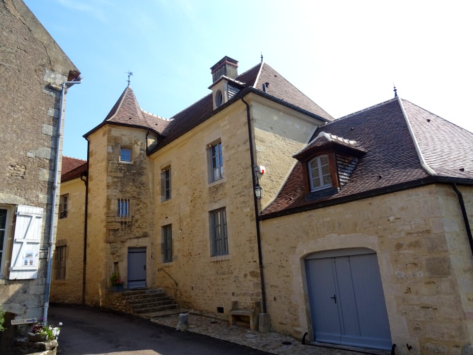 Maison avec une tour, Montréal, Yonne 