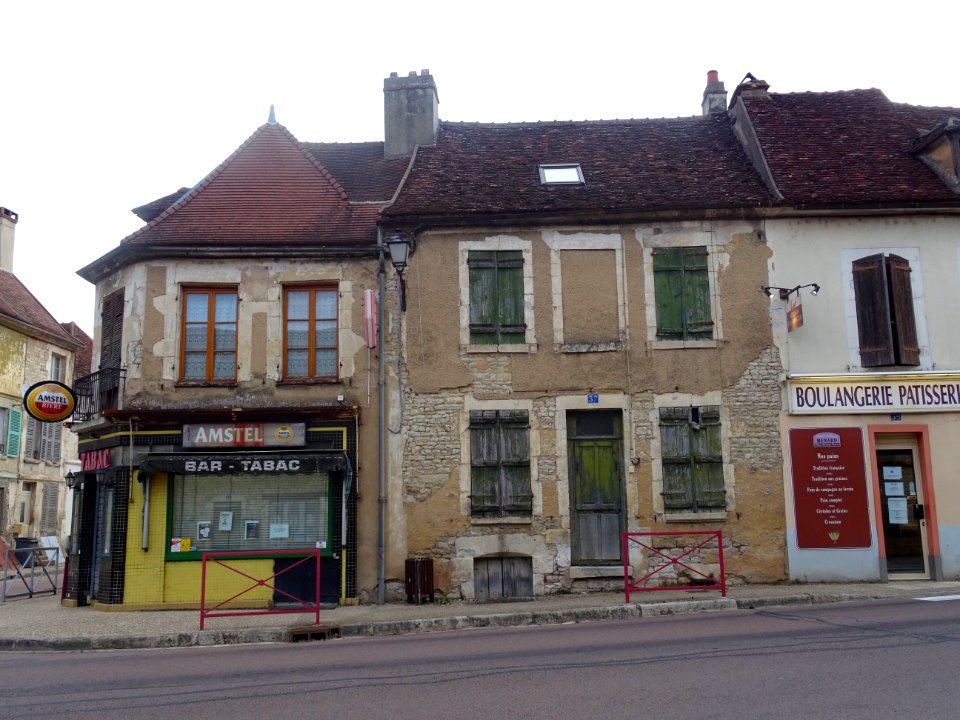 Façades de maisons, Vermenton, Yonne 