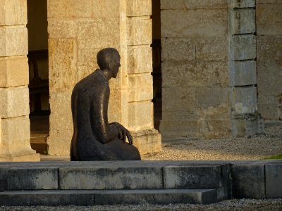 Statue en bronze de Marc Petit, dans l'abbaye-Auberive, Au… 