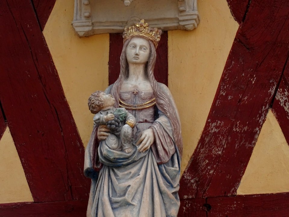 Statue de Sainte Marie, Maison Dieu Les Minimes, Semur-e… 