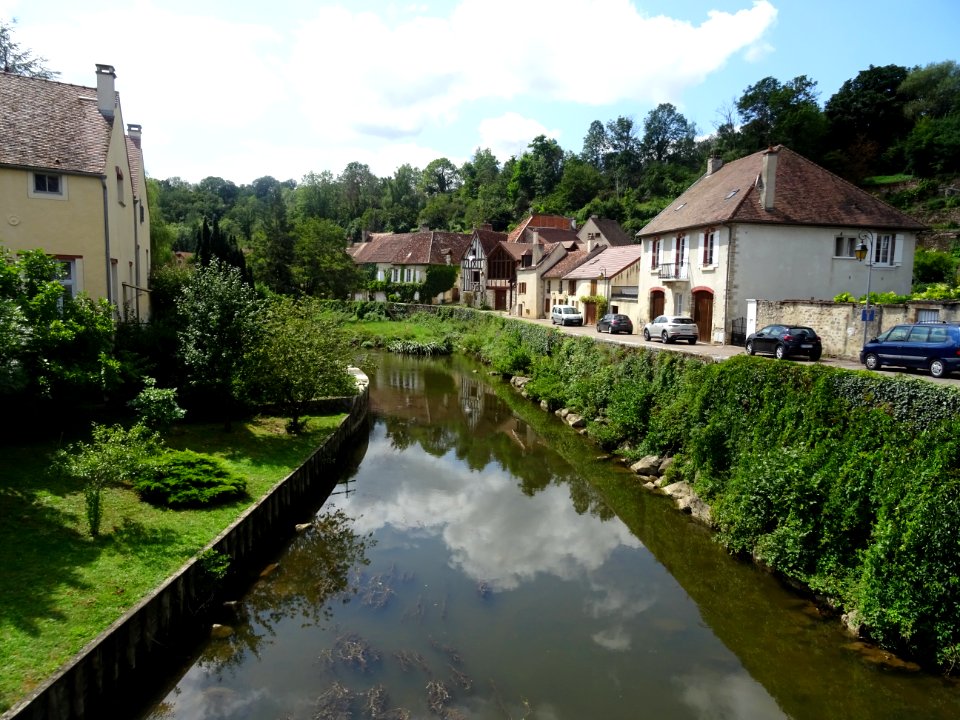 Au bord de l'Armançon, Semur-en-Auxois, Côte-d'Or 