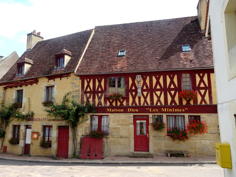 Maison Dieu Les Minimes, Semur-en-Auxois, Côte-d'Or 