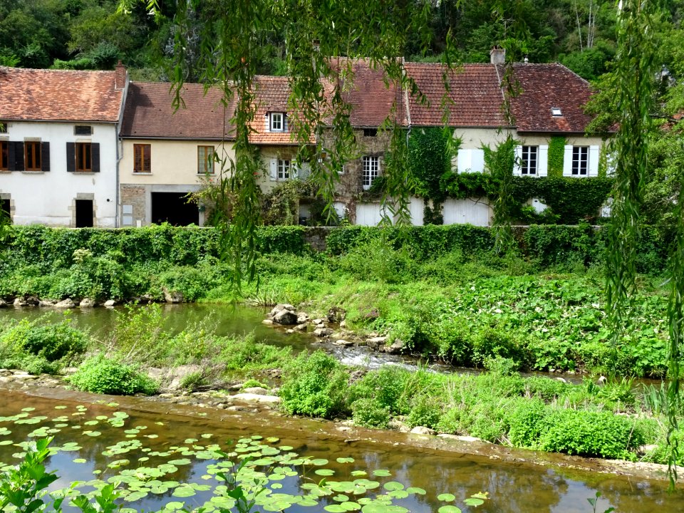 Au bord de l'Armançon, Semur-en-Auxois, Côte-d'Or 
