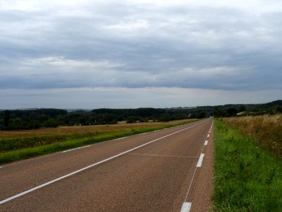 Dernière longue ligne droite entre Saint-Bris-le-Vineux et… 