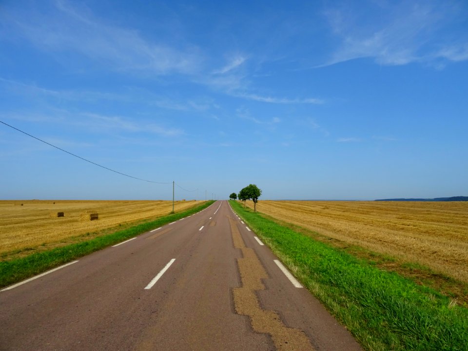 Longue ligne droite avant Châtillon-sur-Seine, Côte-d'Or 