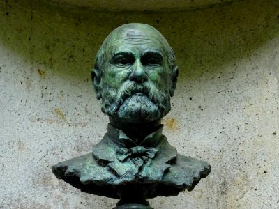 Statue de Léon Germain Pelouse, peintre de la fin du 19ème… 
