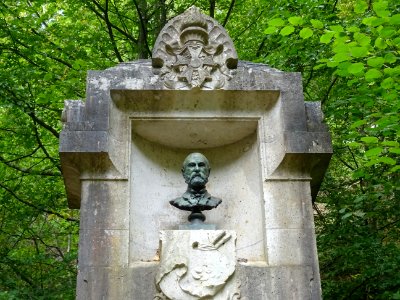 Statue de Léon Germain Pelouse, peintre de la fin du 19ème… 