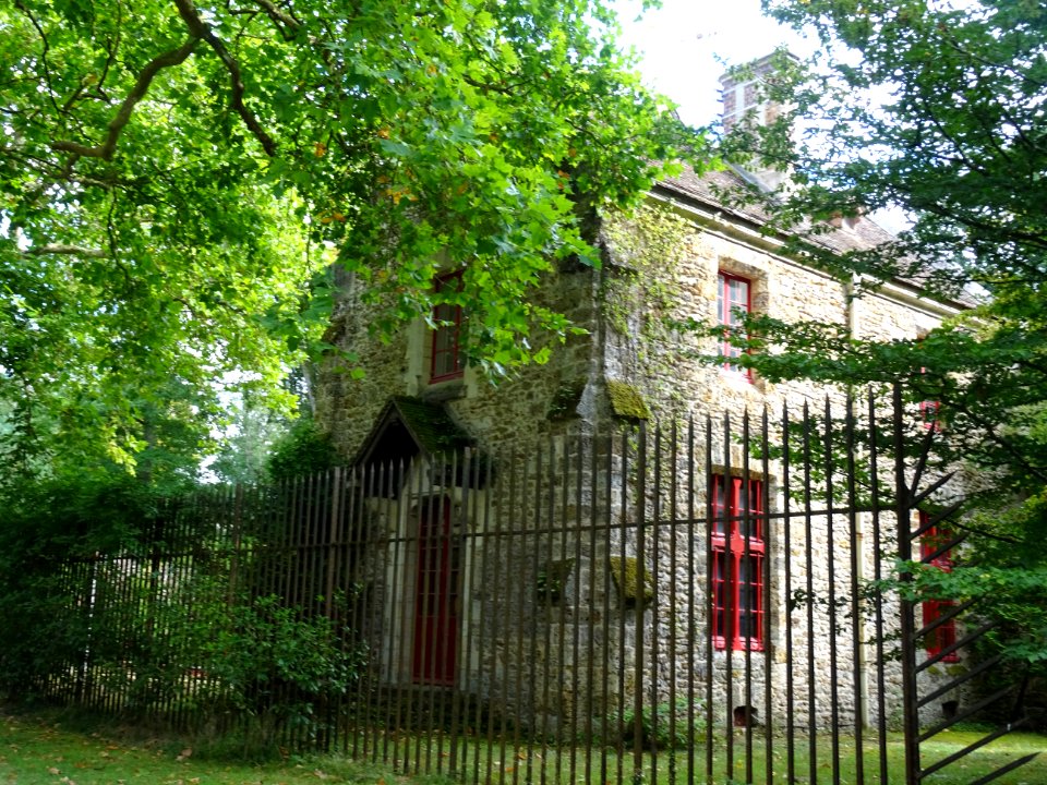 Bâtiment ... dans le domaine de l'abbaye des Vaux de Cerna… 