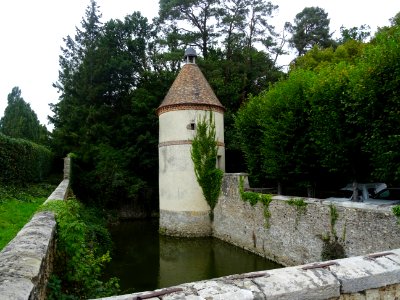 Douve et tour, Château de la Cour Senlisse, Senlisse, Yvel… 