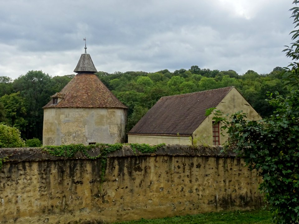 Le pigeonnier du XIIIème siècle, un des rares vestiges du … 