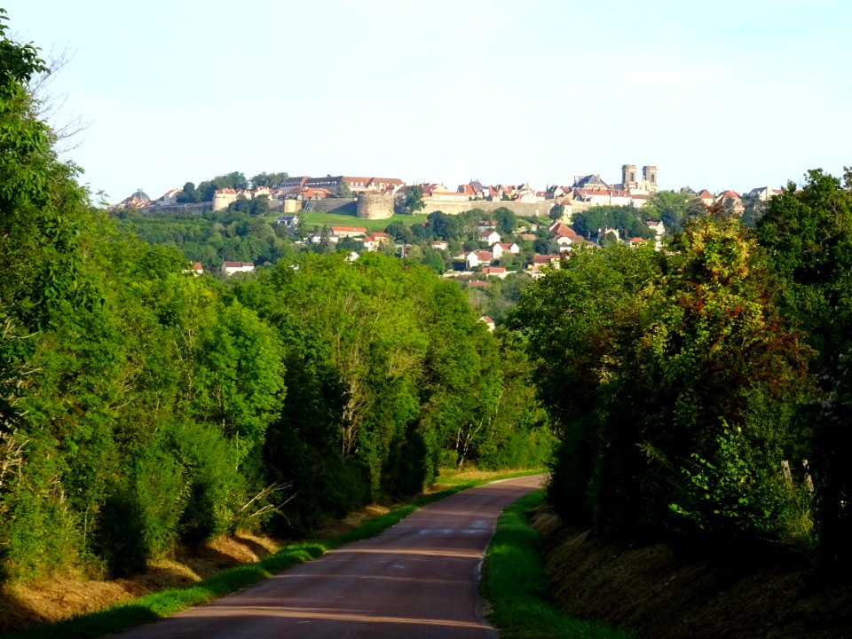 Dans la grande descente avant d'arriver à Langres, Haute-M… 