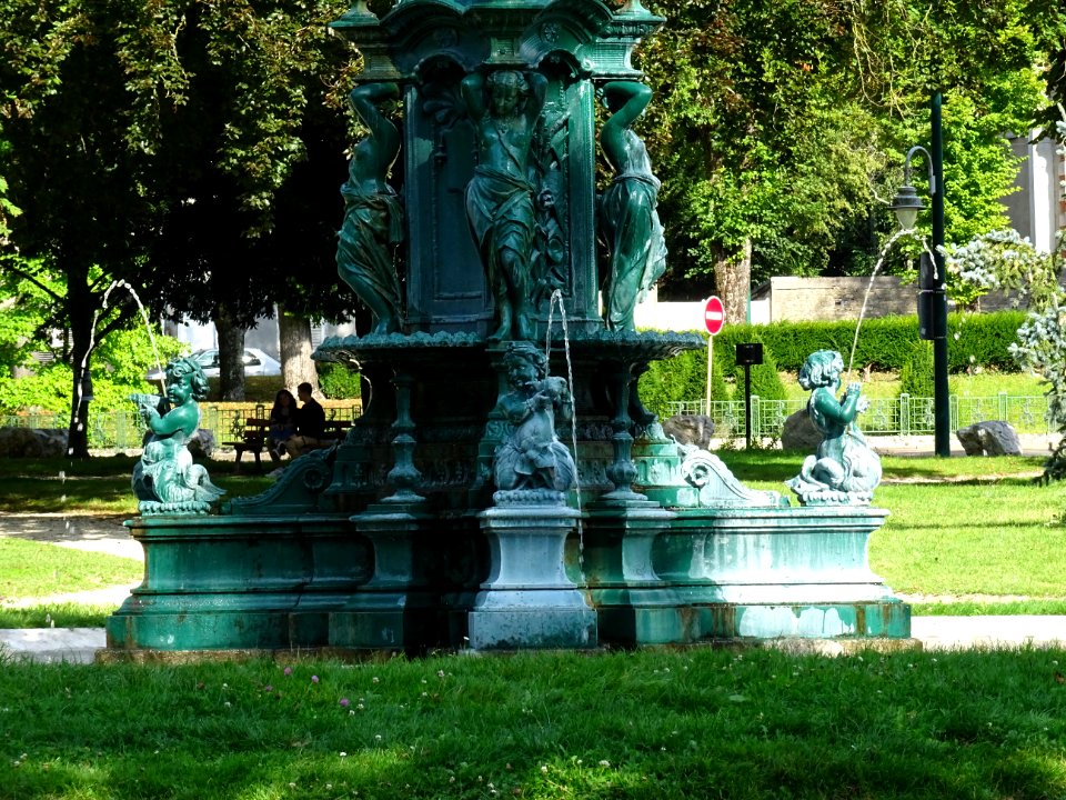 Détail de la fontaire dans le square Boulingrin, Chaumont,… 