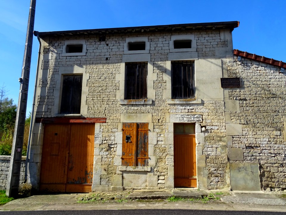 Maison avec plaque, Juvigny-en-Perthois, Meuse 