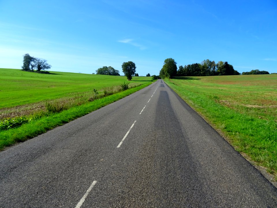 Sur la route entre Juvigny-en-Perthois et Brauvilliers, Me… 