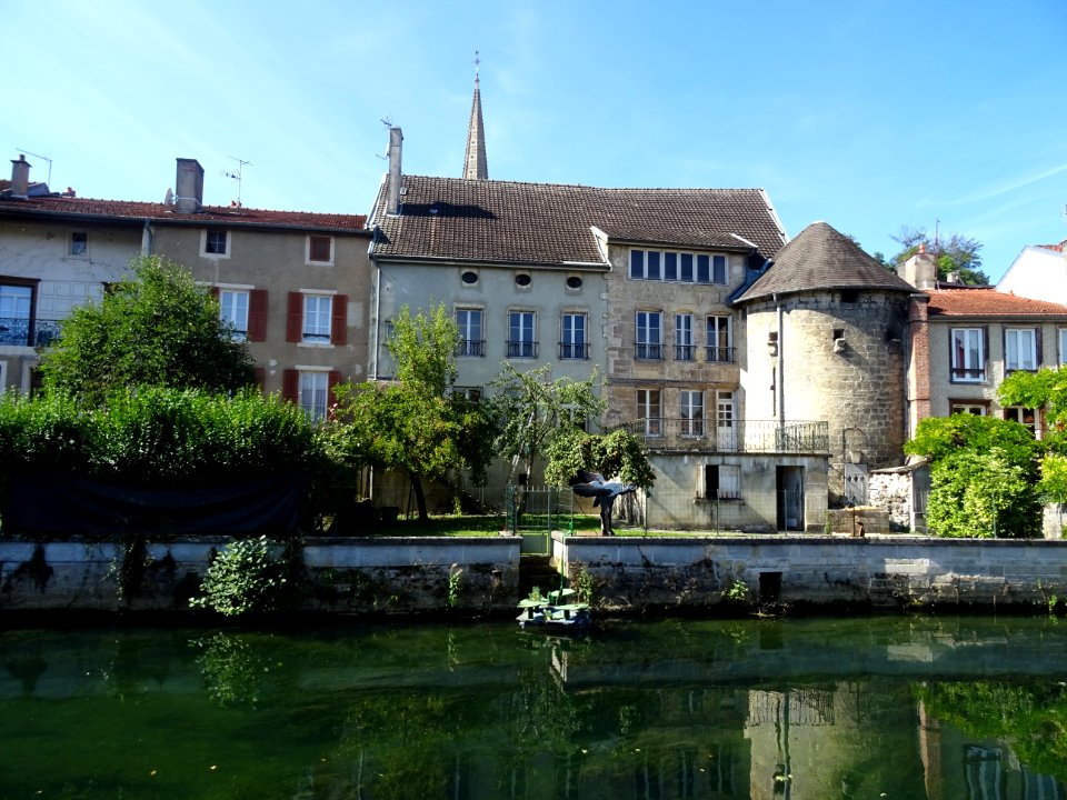 Maisons au bord du bras de la Marne, Joinville, Haute-Marn… 