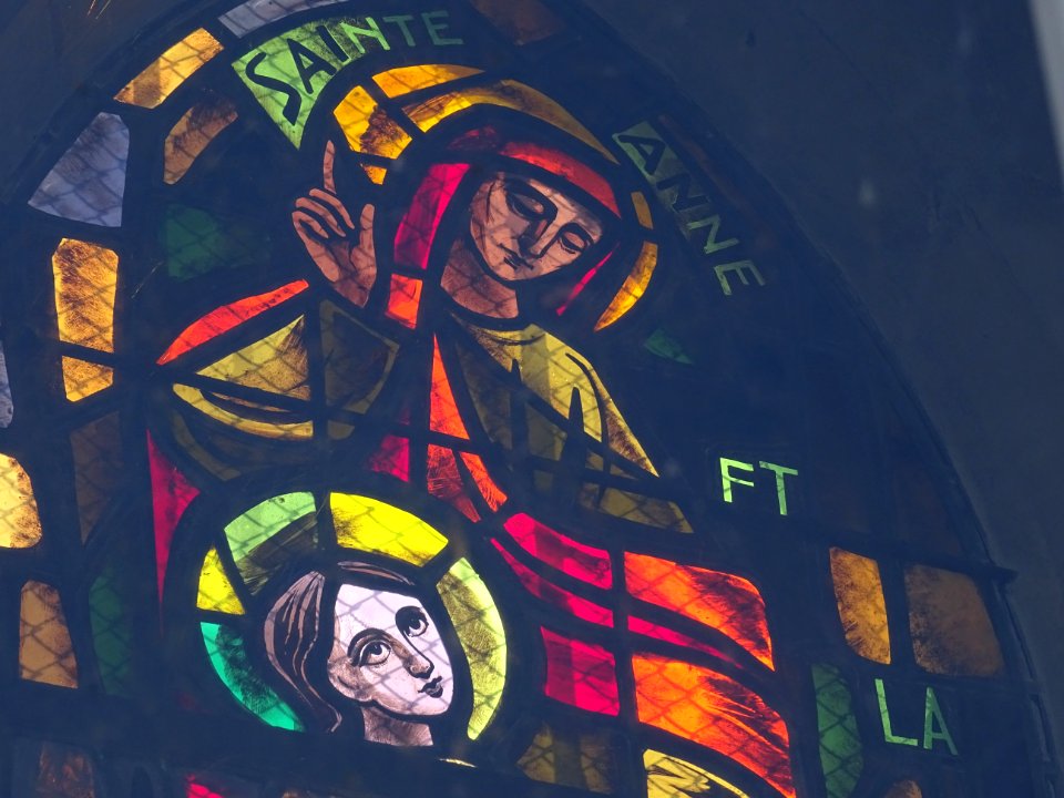 Vitrail Sainte Anne, chapelle-oratoire Notre-Dame-de-la-Pa… 