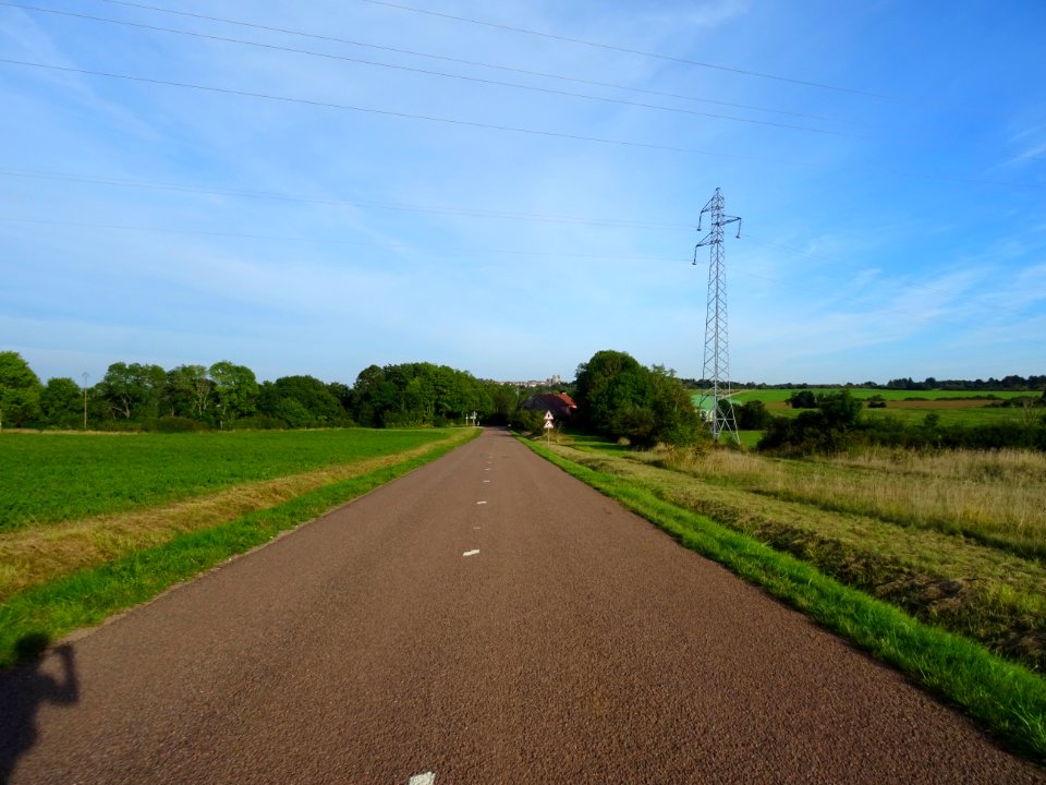 Sur la route entre Perrancey-les-Vieux-Moulins et Langres,… 