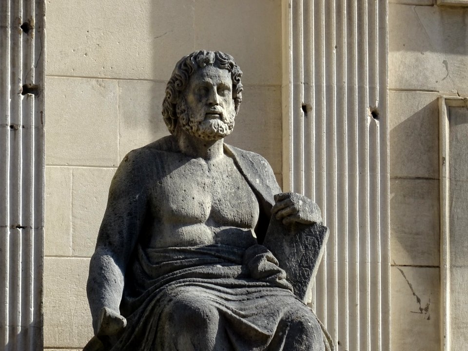Statue ... Collège Camille Saint-Saens, Chaumont, Haute-Ma… 