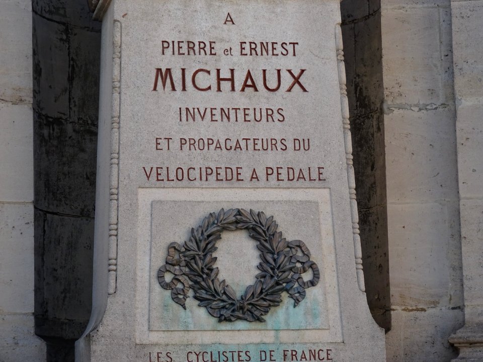 Monument : A Pierre et Ernest Michaux inventeurs et propag… 