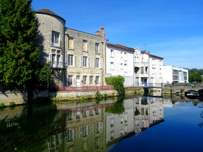 Maisons au bord du bras de la Marne, Joinville, Haute-Marn… 