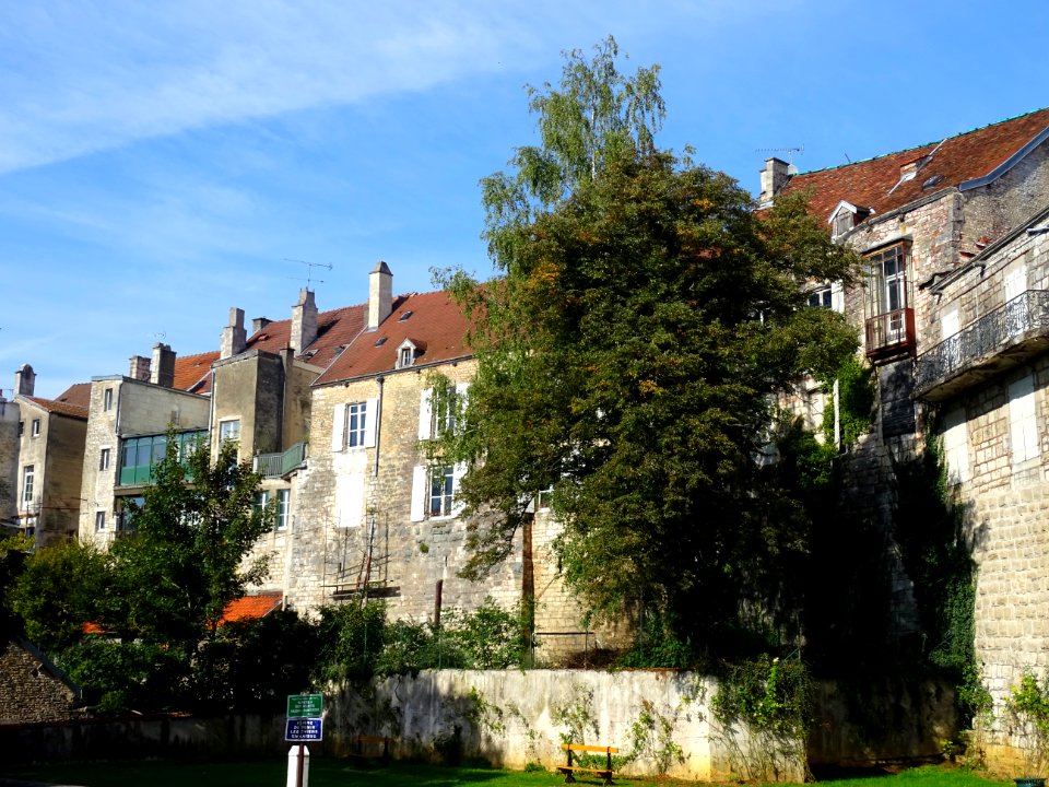Maisons à côté de la Tour d'Arse, Chaumont, Haute-Marne 