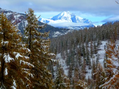 Le Mont Chaberton étincelant de neige fraîche, encharpé et… 