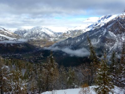 Vallée de Vallouise, seule la Cime de la Condamine est au … photo