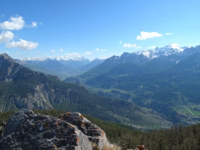 Vallée de Briançon à Prelles, le Pic de Peyre-Eyraute au p… photo