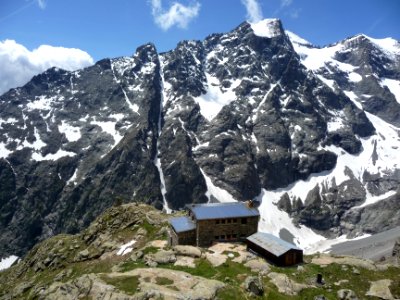 Arrivée au dessus du refuge du Pelvoux, en face la Pointe … 