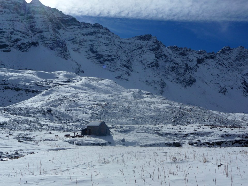 La Grande Cabane enneigée en cette fin octobre, 2228m, hau… 