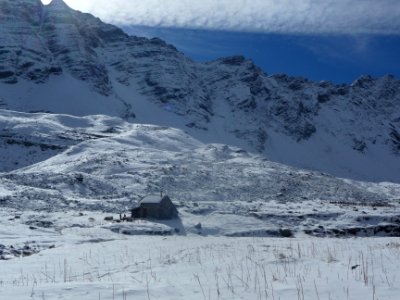 La Grande Cabane enneigée en cette fin octobre, 2228m, hau… 